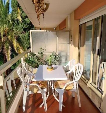 F2 Piscine A St Raphael * Saint-Raphael (Var)